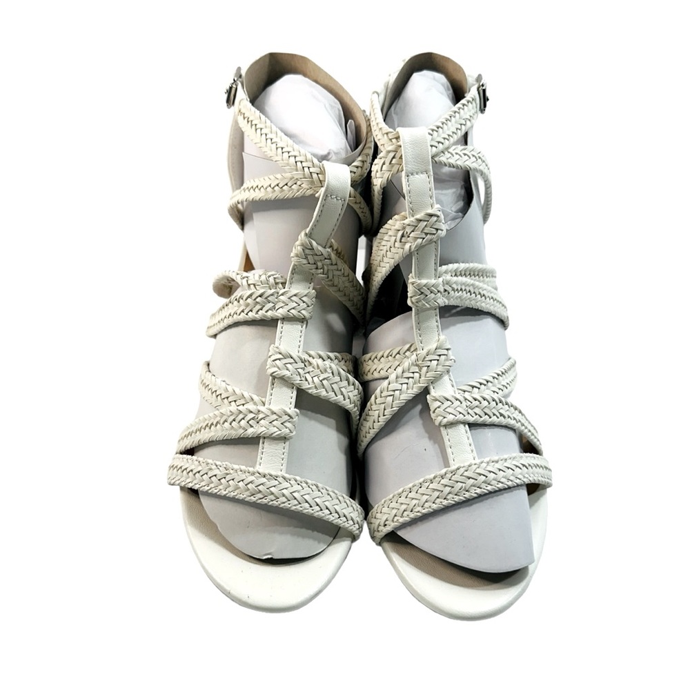 NWOT WOMEN'S SUGAR BROWSER BLOCK HEEL SANDALS WHITE 9M. SO CUTE 🥰